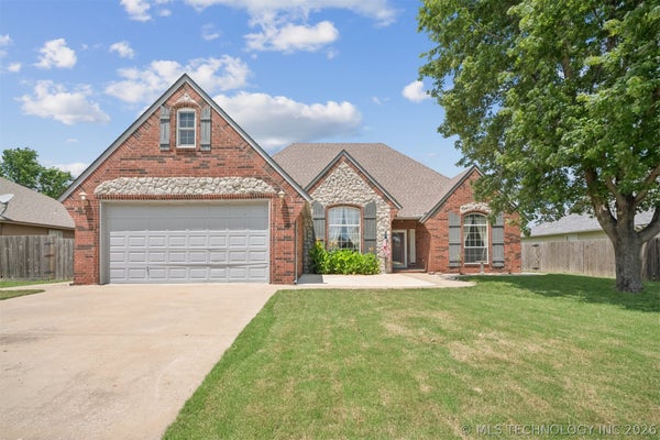 8037 VINTAGE TRACE DR, CLAREMORE, OK 74019 - Image 78d70df7d074e9764f3ef0d0157304d3/3914845925