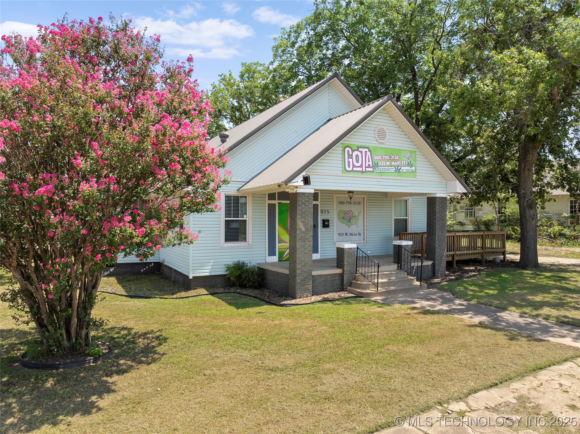 925 W Main Street