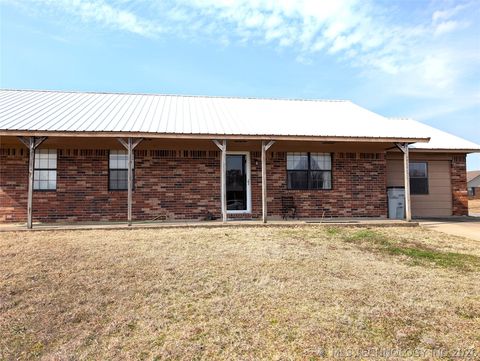 Photo of 401 S Clover, Whitefield, OK 74472 (MLS # 2605092)