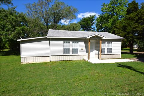 Photo of 516 S Cherokee Street, Stilwell, OK 74960 (MLS # 2616325)