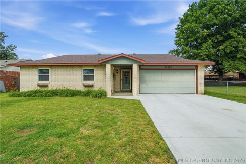 Photo of 14030 S Glen Street, Glenpool, OK 74033 (MLS # 2616812)