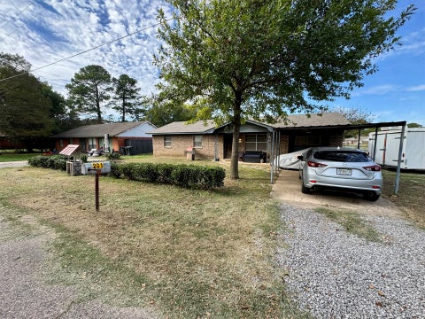 Photo of 201 NE 18th AVE, Durant, OK 74701 (MLS # 2638323)