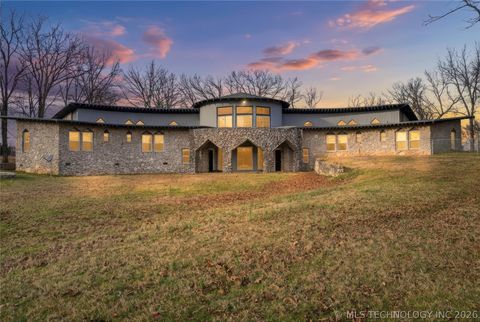 Photo of 140 W Taylor Drive, Sallisaw, OK 74955 (MLS # 2606520)