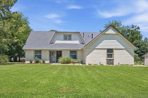 Photo of 18013 E 93rd Street, Owasso, OK 74055 (MLS # 2622175)