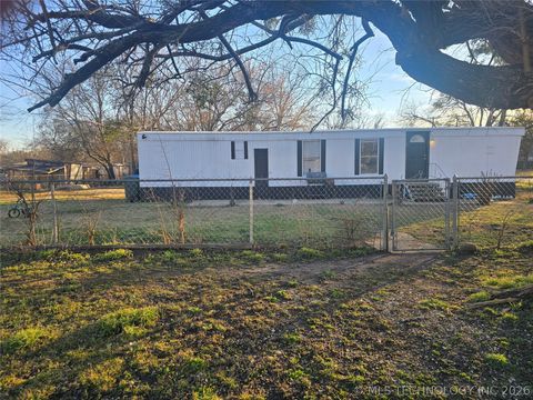 415 Russell Street Caddo OK 74729