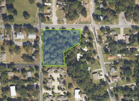 Photo of 450 W Allen Road, Tahlequah, OK 74464 (MLS # 2603486)