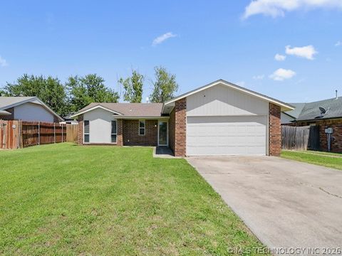 Photo of 1508 Ward, Ardmore, OK 73401 (MLS # 2617489)