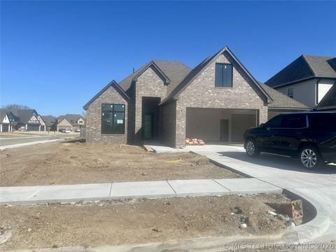 Photo of 6905 S Willow Avenue, Broken Arrow, OK 74011 (MLS # 2607229)