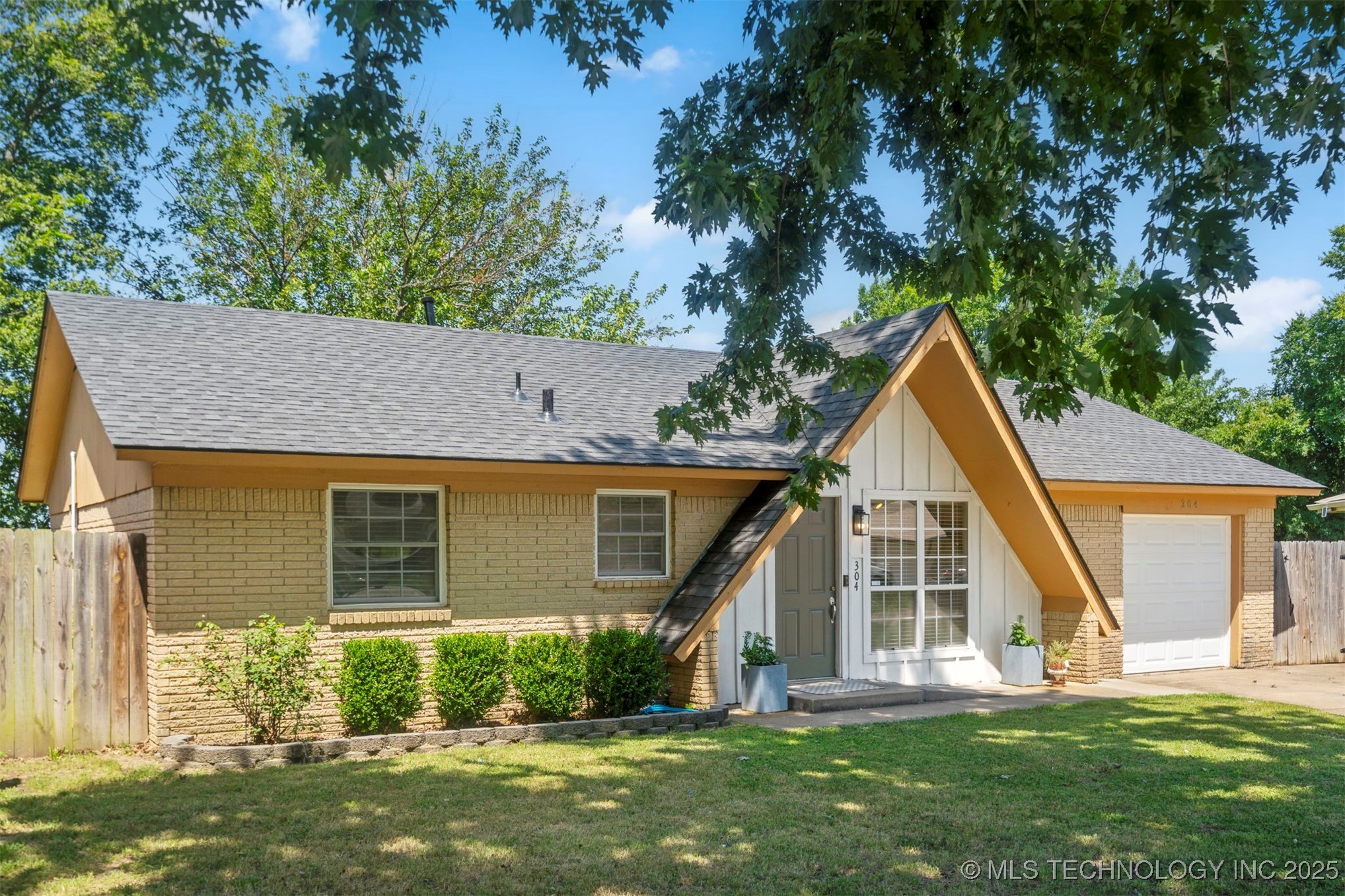 304 S Hickory Place