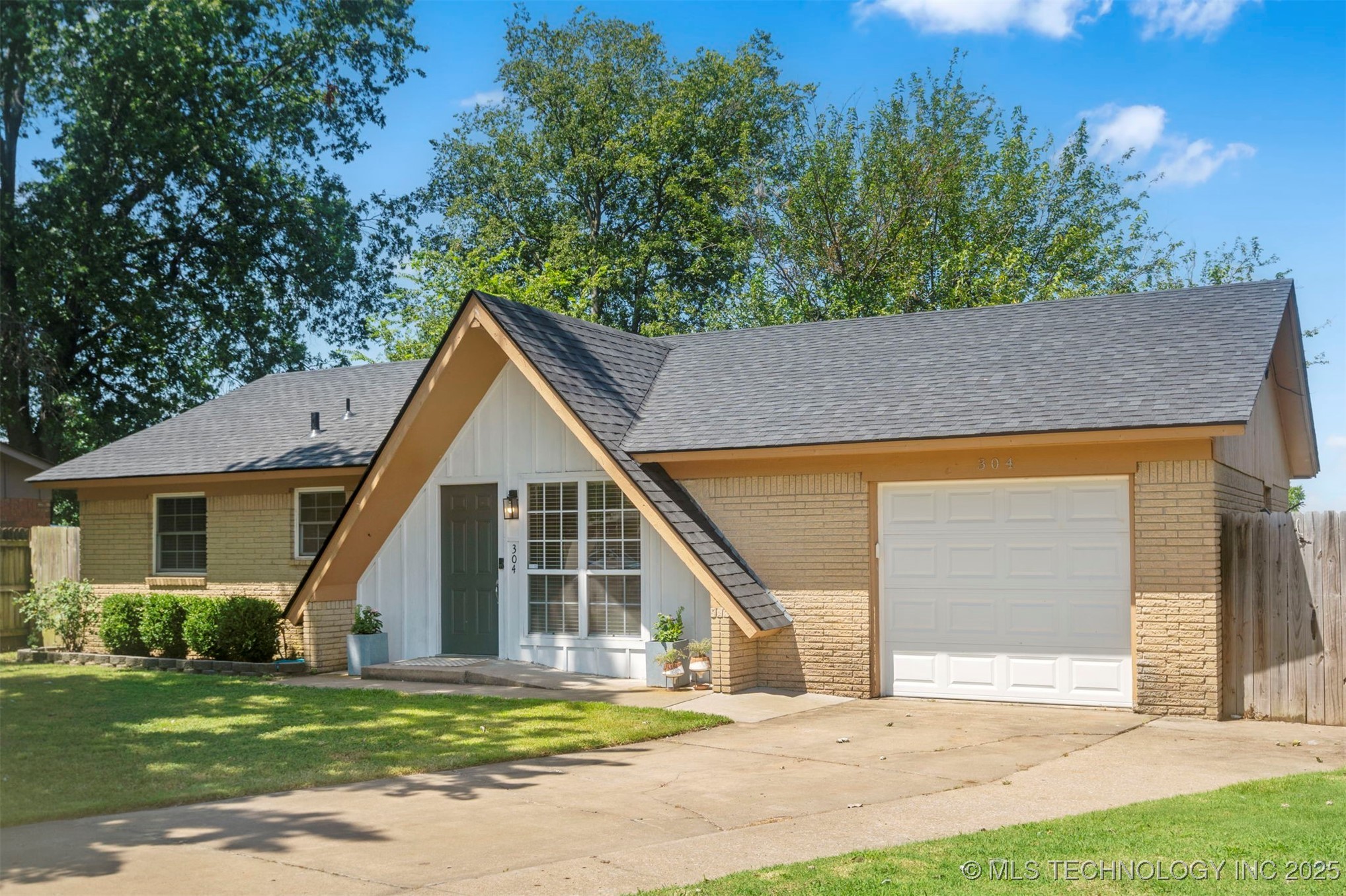 304 S Hickory Place