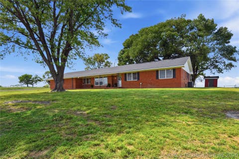Photo of 9900 W Chimney Mountain Road, Muskogee, OK 74401 (MLS # 2622481)