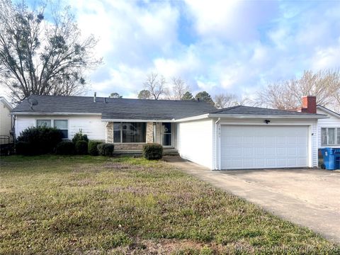 Photo of 1610 E Osage Avenue, McAlester, OK 74501 (MLS # 2607204)