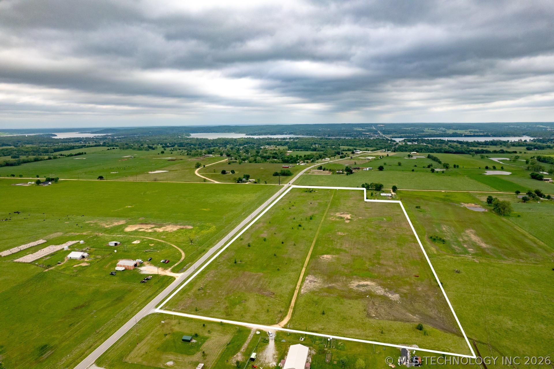 Photo 1 of 20 — 30 S Hwy 10, Grove, OK 74344