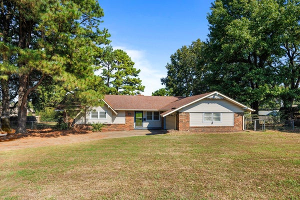 1202 SW 20TH ST, WAGONER, OK 74467 - Image 7cb0622fbebdab2049e10c7a7d44cf68/4138355260