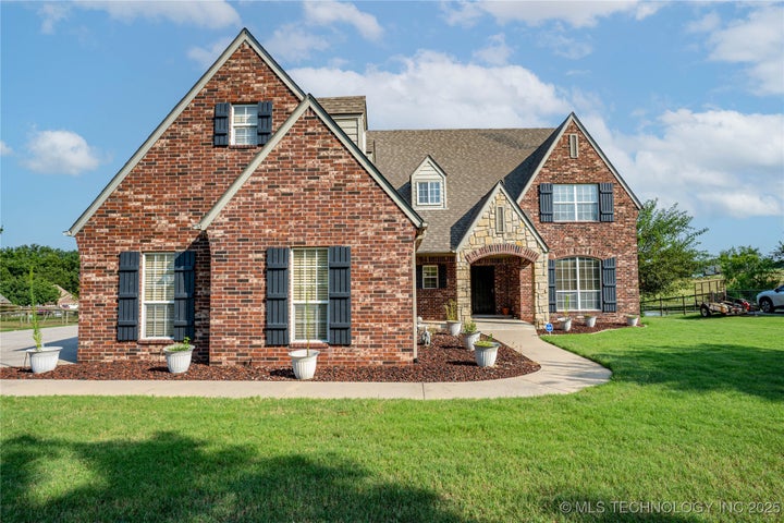 Photo 1 of 43 — 706 S Tallchief Avenue, Skiatook, OK 74070