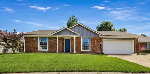 Photo of 10138 E 24th Place, Tulsa, OK 74129 (MLS # 2624903)