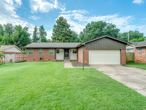 Photo of 2486 E 54th Street, Tulsa, OK 74105 (MLS # 2625034)