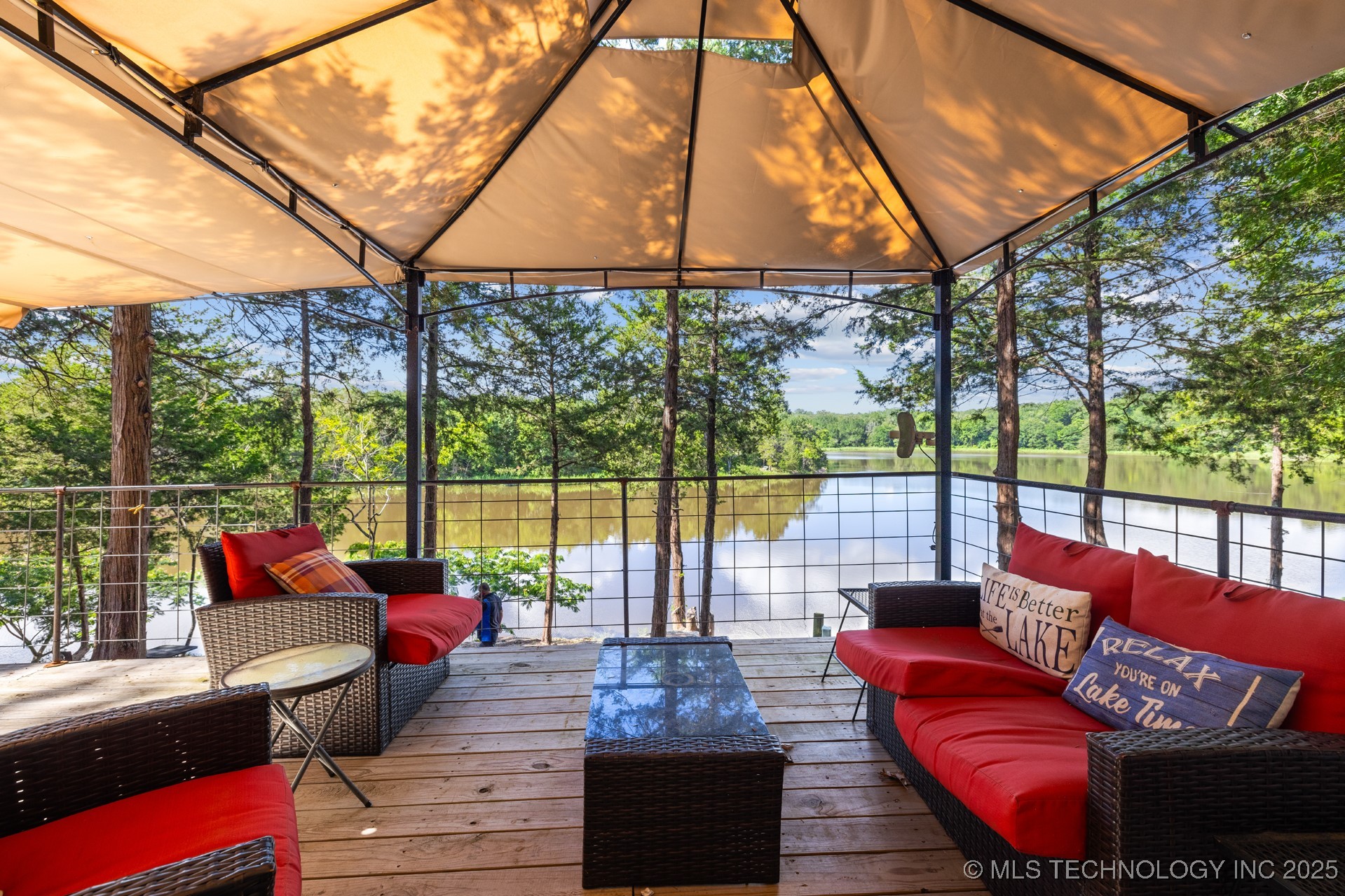 1022 Holiday Acres