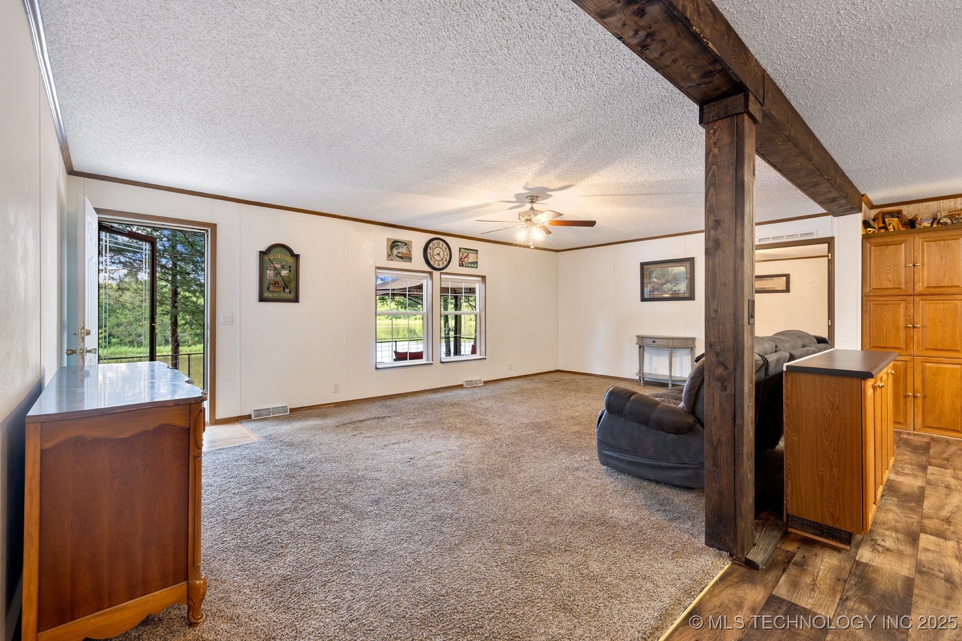 1022 Holiday Acres
