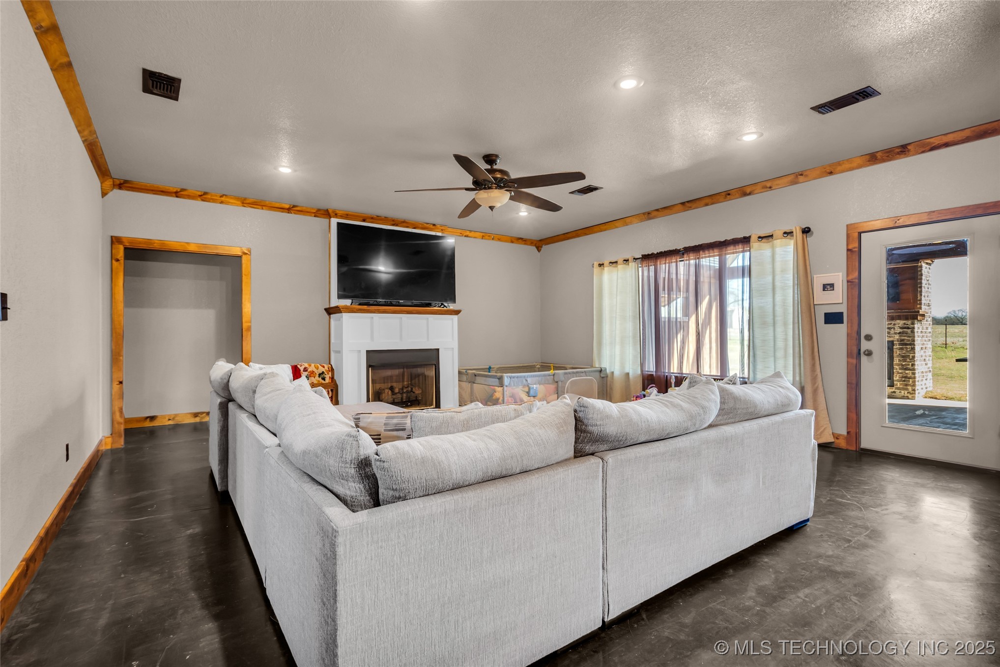 1334 N Kemp