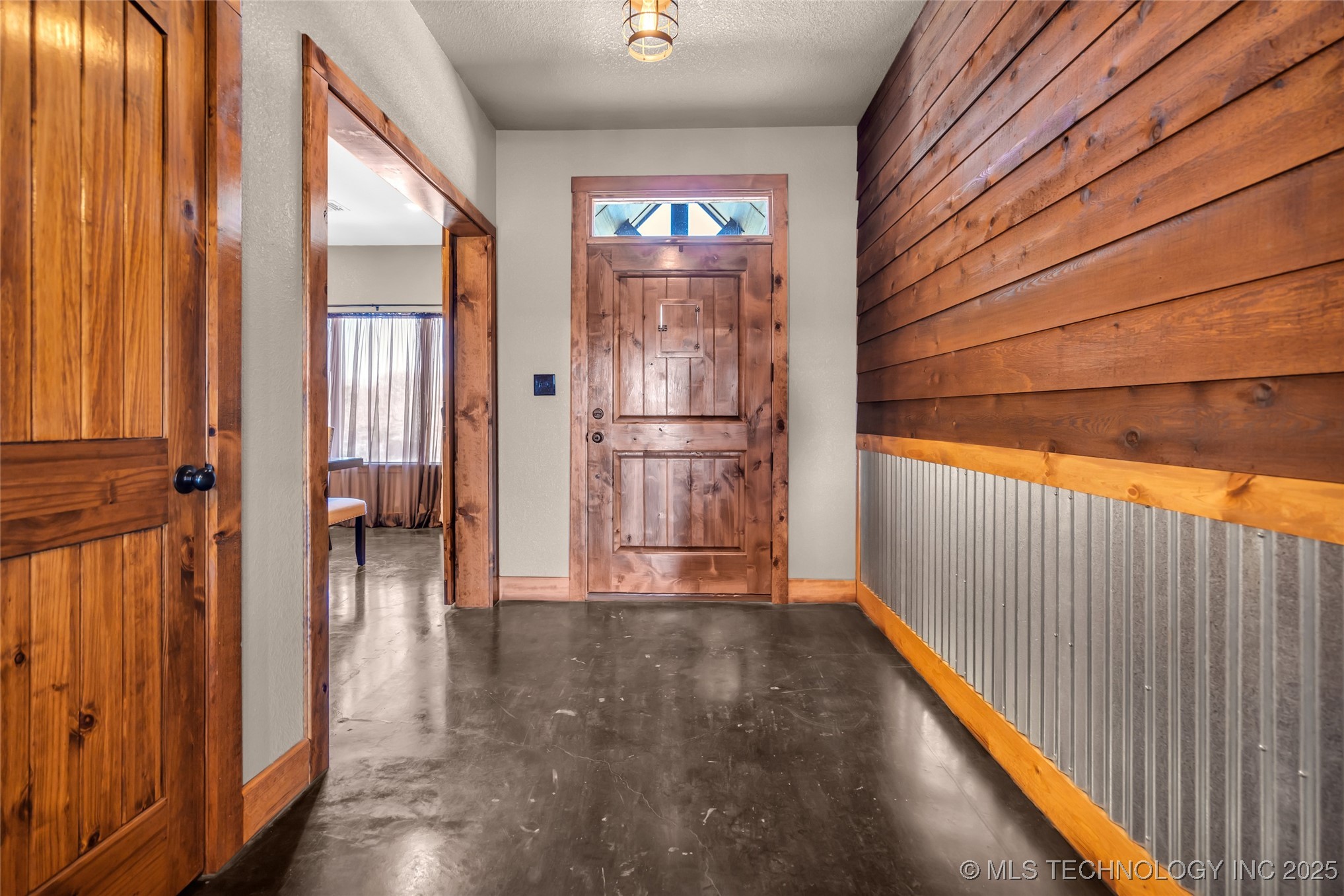 1334 N Kemp