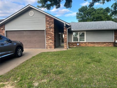 Photo of 3111 S 149th EastAvenue, Tulsa, OK 74134 (MLS # 2616725)