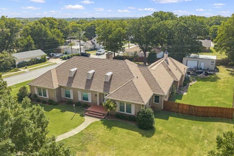 Photo of 801 NW D Street, Ardmore, OK 73401 (MLS # 2630508)