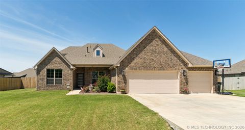Photo of 182 N Phillips Street, Skiatook, OK 74070 (MLS # 2616699)