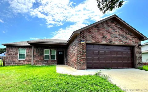 Photo of 800 Grand Place, Mannford, OK 74044 (MLS # 2625309)
