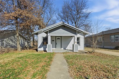 Photo of 209 E Miami Avenue, Cleveland, OK 74020 (MLS # 2604105)