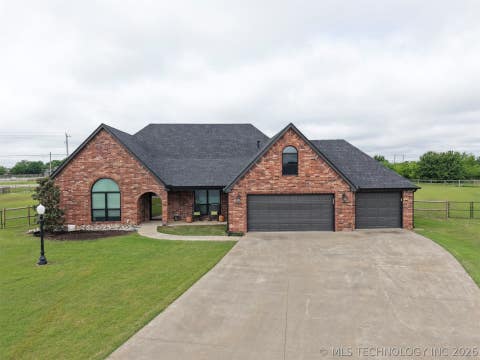 Photo of 5804 E 147th Street, Collinsville, OK 74021 (MLS # 2621932)