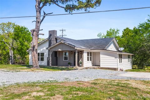 Photo of 824 Wilson, Durant, OK 74701 (MLS # 2602860)