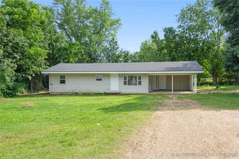 Photo of 607 E Schley Street, Vian, OK 74962 (MLS # 2548519)