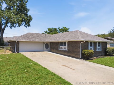 Photo of 1210 W School Street, Claremore, OK 74017 (MLS # 2624293)