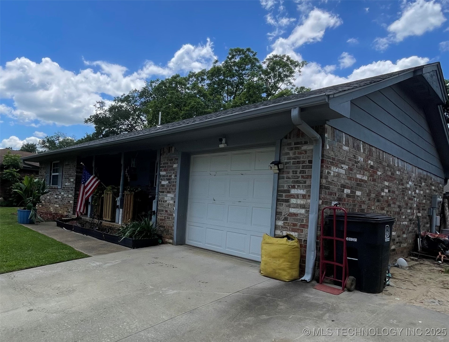 1715 Worley