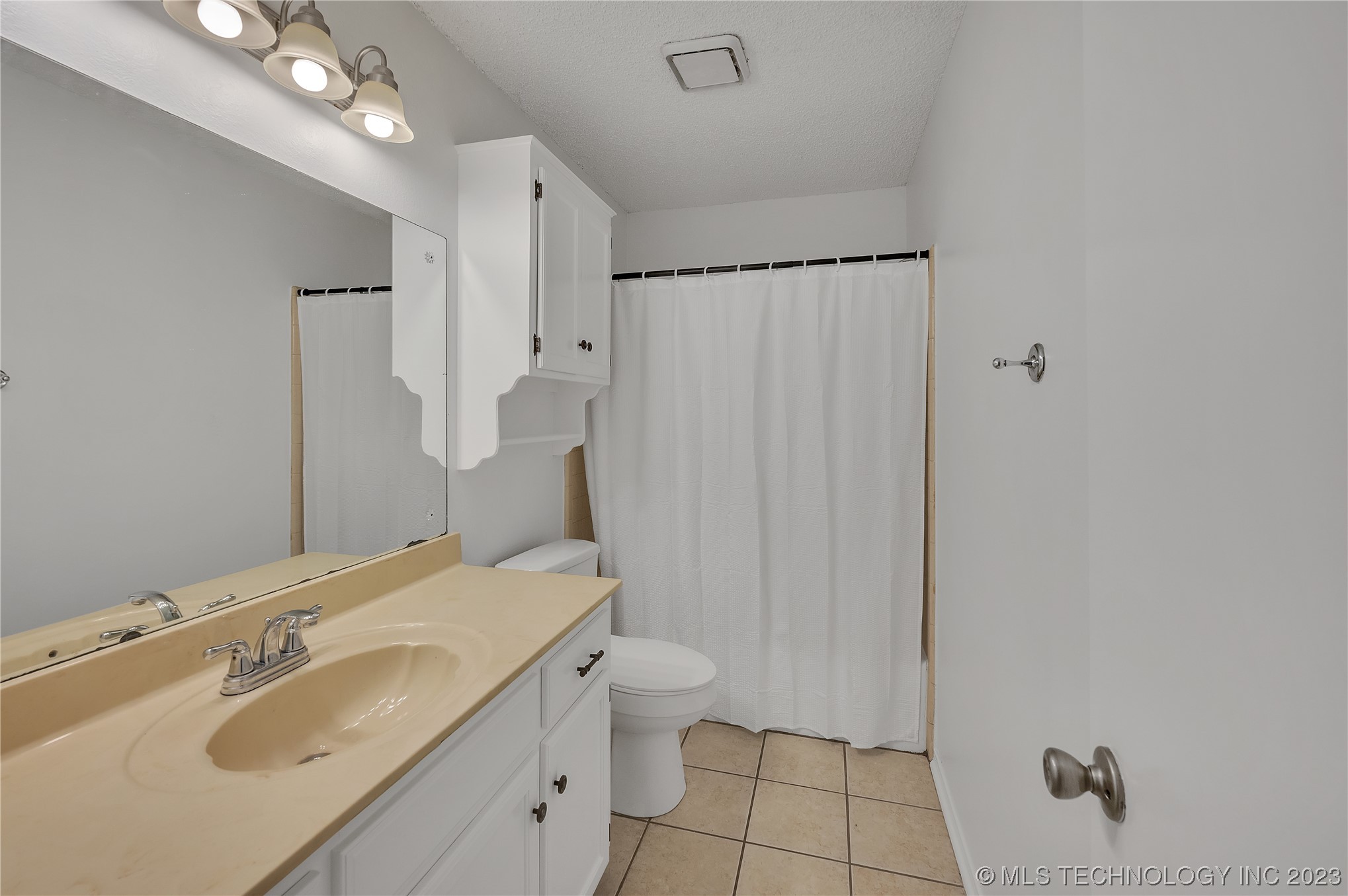 Photo 18 of 23 of 11259 S Franklin Avenue house