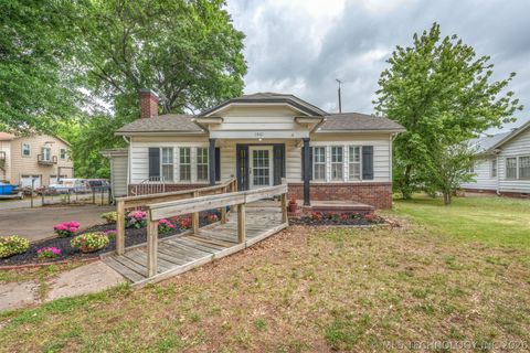 Photo of 1901 E 9th Street, Okmulgee, OK 74447 (MLS # 2615590)