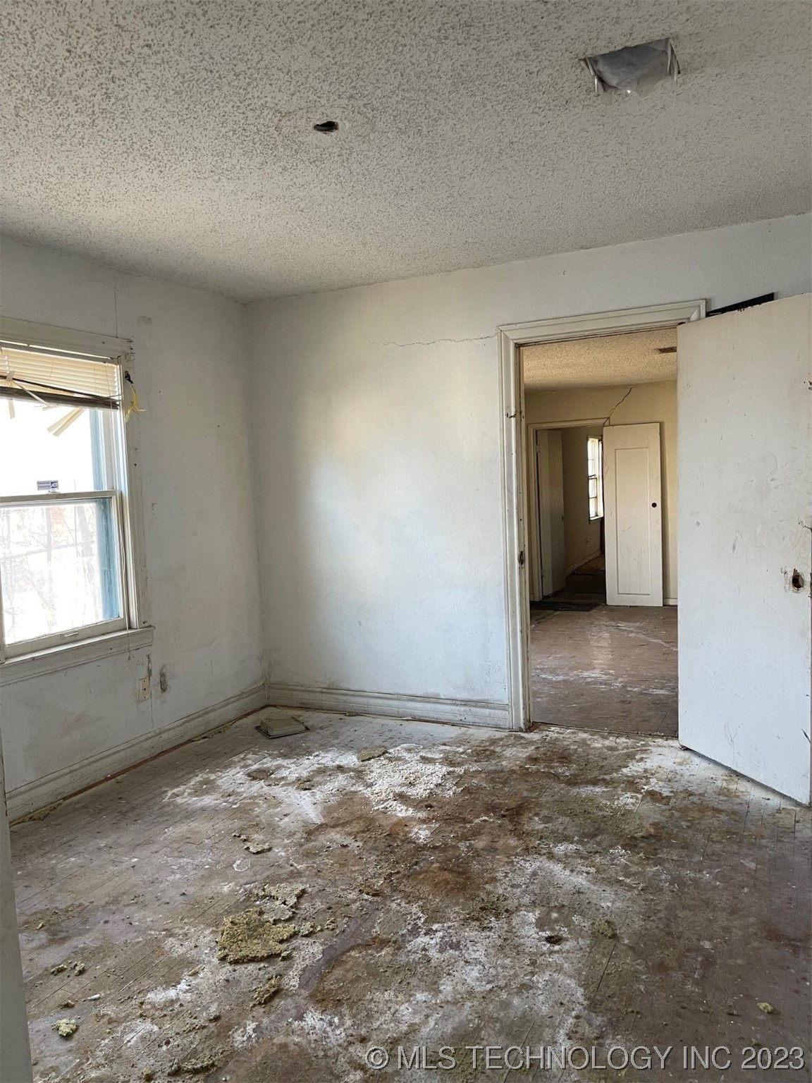 Photo 10 of 22 of 1516 NW Lake Avenue house
