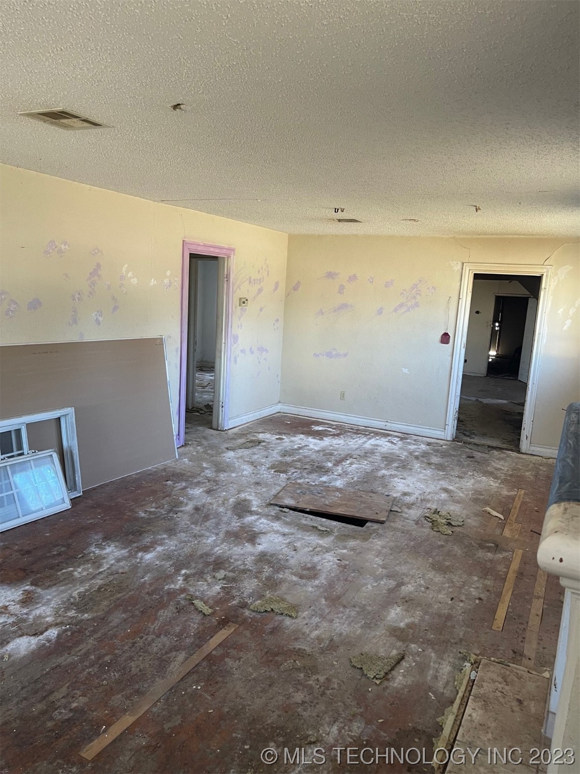 Photo 5 of 22 of 1516 NW Lake Avenue house