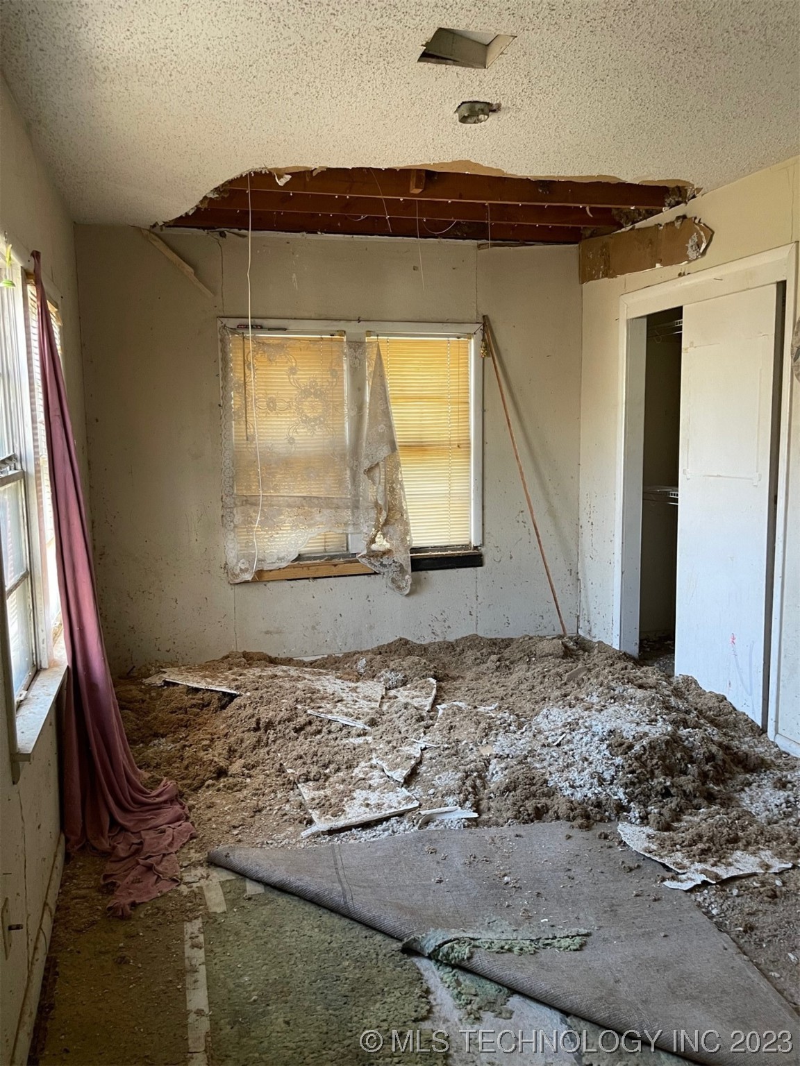 Photo 15 of 22 of 1516 NW Lake Avenue house