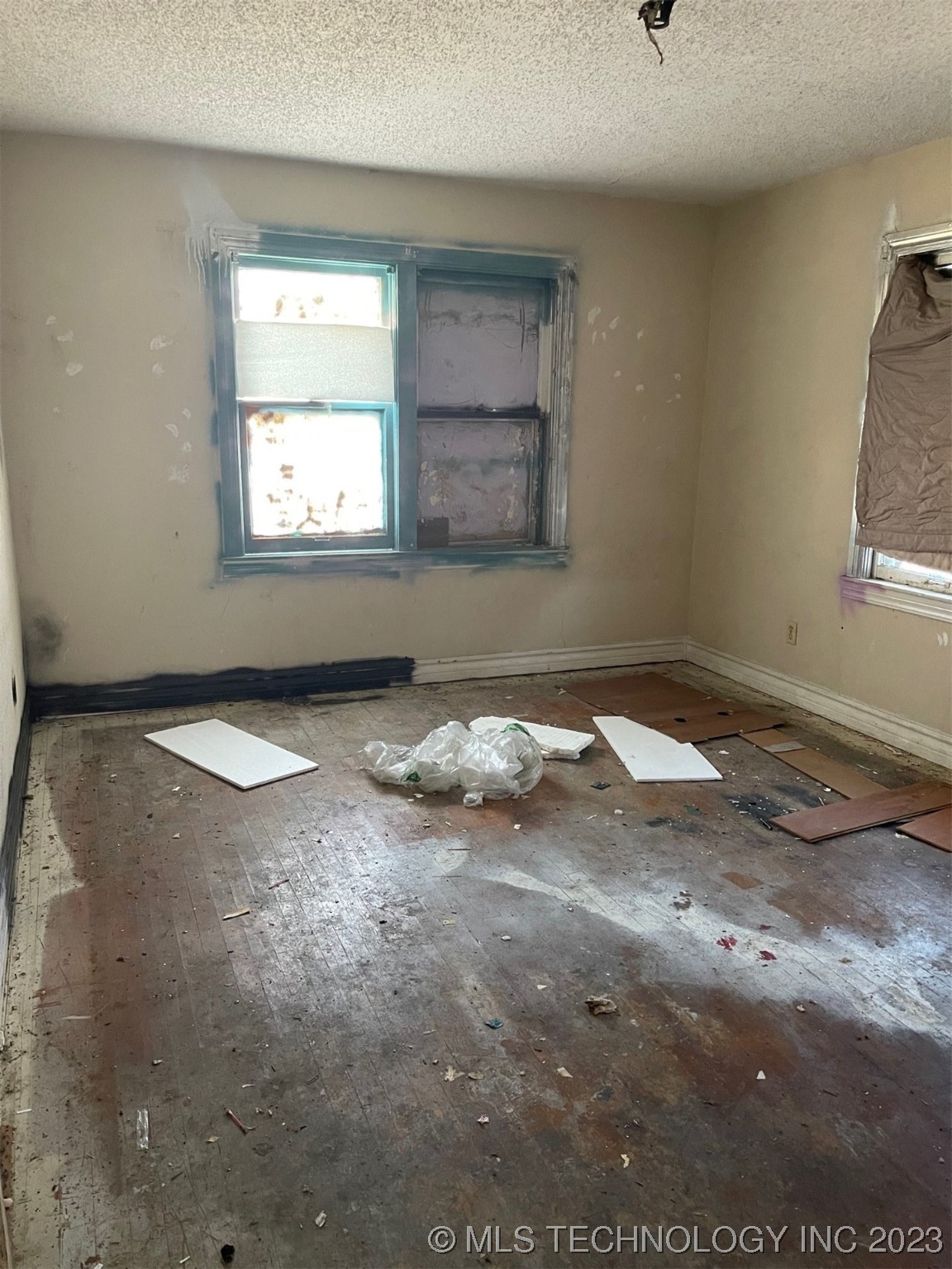 Photo 8 of 22 of 1516 NW Lake Avenue house