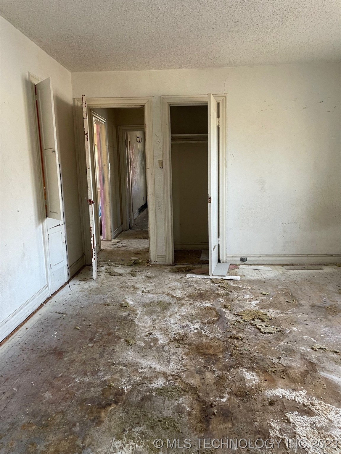 Photo 11 of 22 of 1516 NW Lake Avenue house