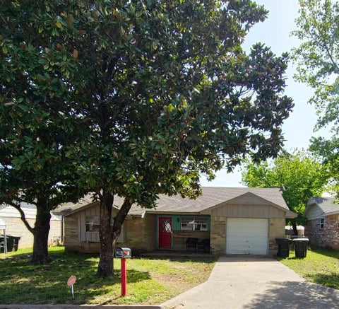 Photo of 1616 N 10th Avenue, Durant, OK 74701 (MLS # 2637980)