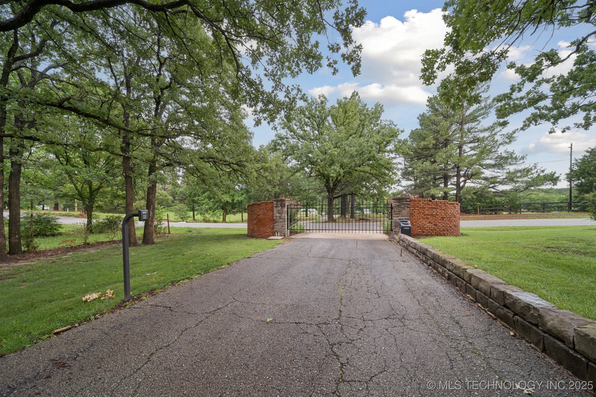 11637 W 86th Street S