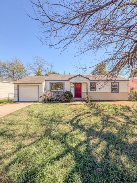 Photo of 208 SW 24th ST, Lawton, OK 73505 (MLS # 2638218)