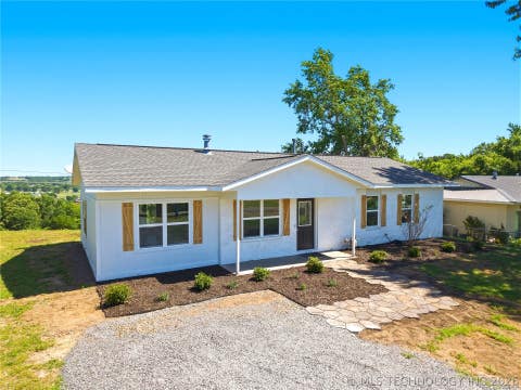 Photo of 20162 W Stick Ross Mountain CIR, Tahlequah, OK 74464 (MLS # 2617621)