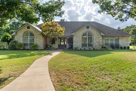 Photo of 1727 N Washington AVE, Durant, OK 74701 (MLS # 2622292)