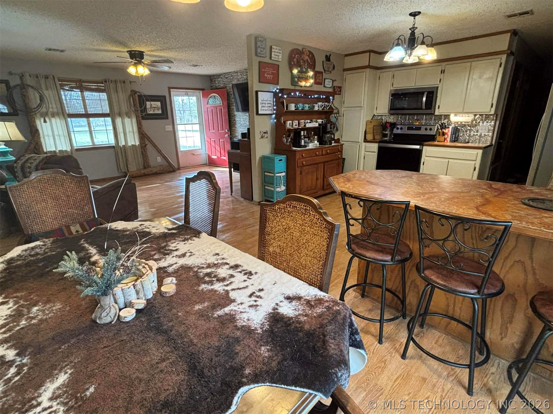 3876 S Blackberry Lane