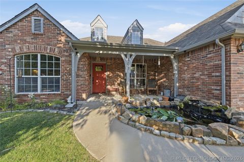 Photo of 809 S 71st Street S, Broken Arrow, OK 74014 (MLS # 2622415)