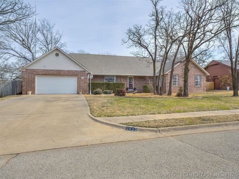 Photo of 2512 Centre Road, Bartlesville, OK 74003 (MLS # 2601348)